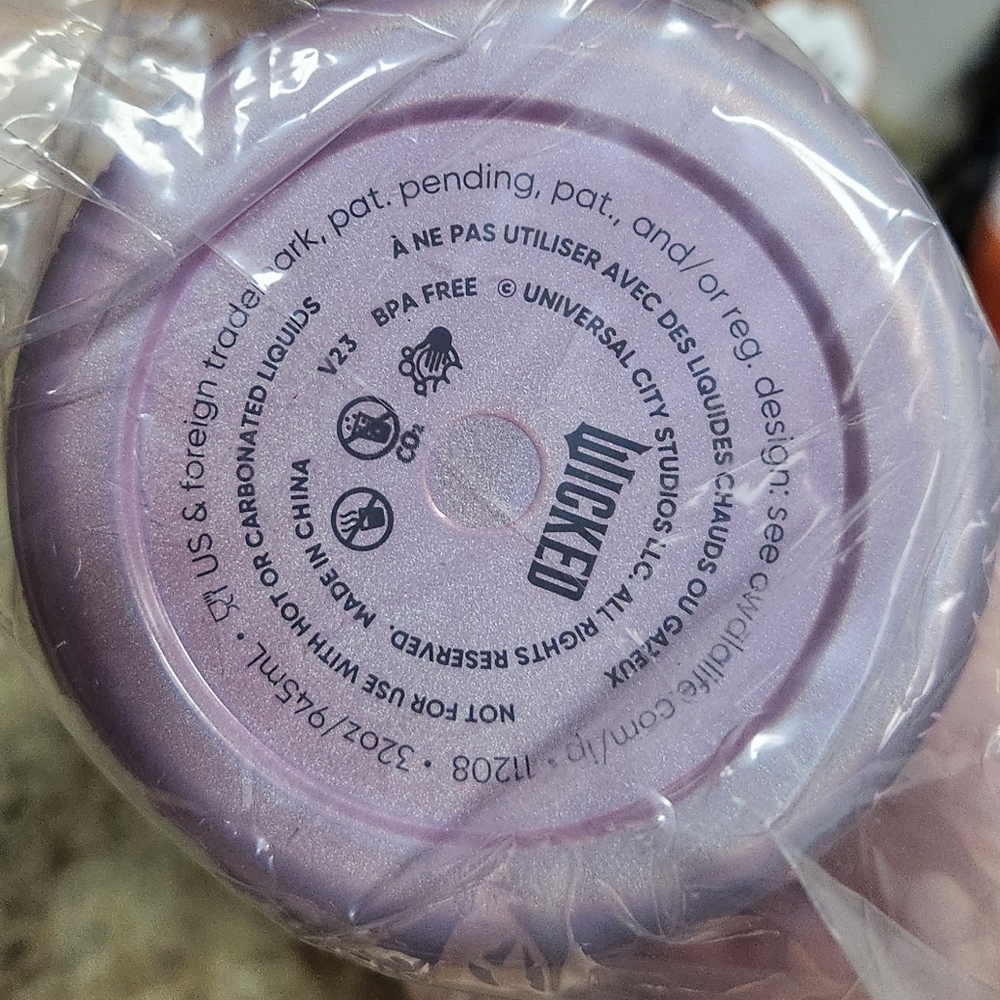 Owala x Wicked Glinda 32oz FreeSip Water Bottle - Picture 6 of 6